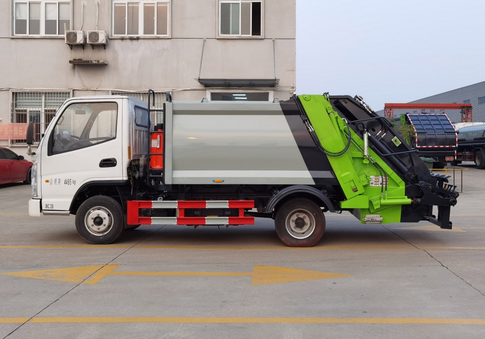 凱馬藍胖5.5方壓縮垃圾車 凱馬藍胖5.5方壓縮垃圾車